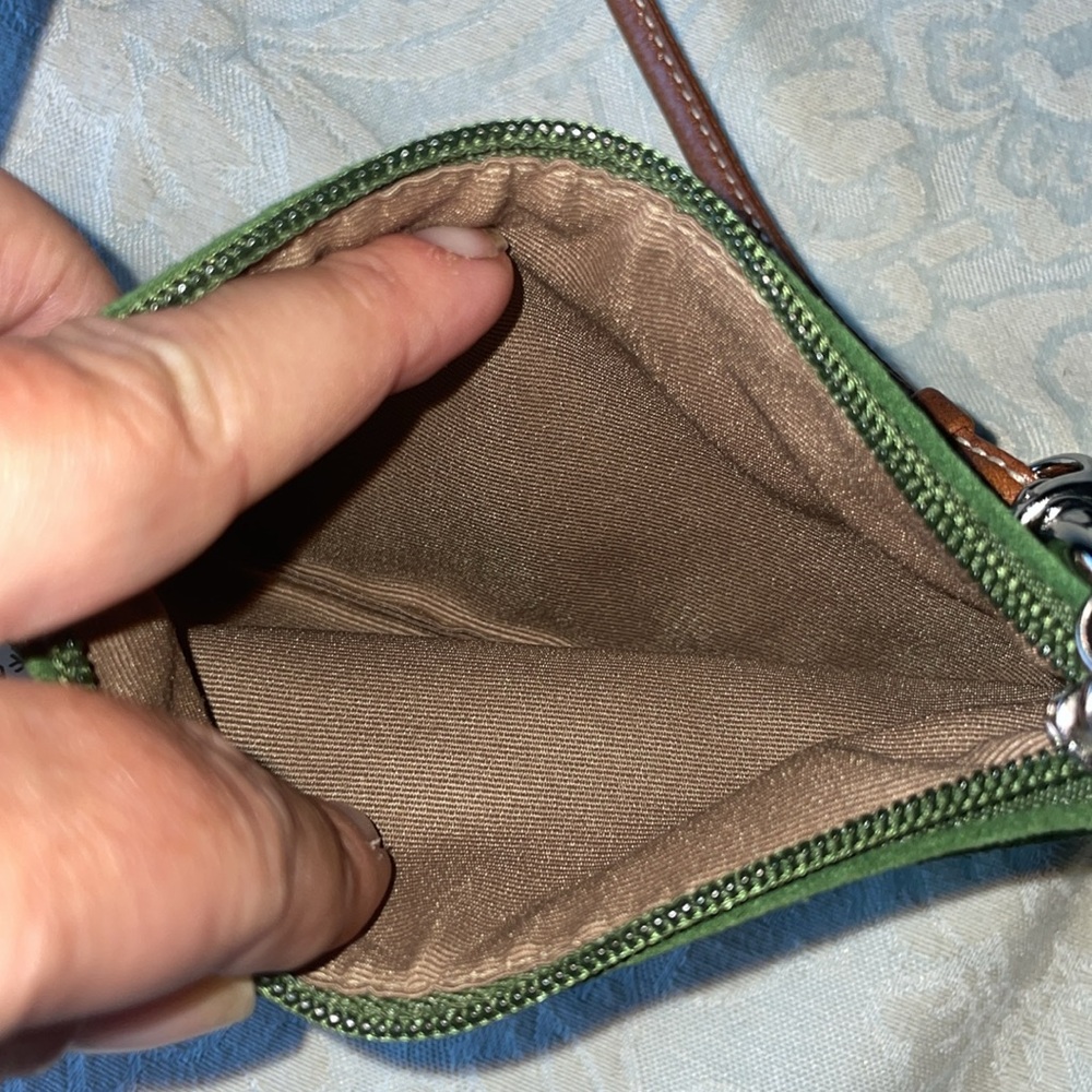 🆕 Coach Hunter Green suede wristlet purse w light brown leather strap/zip close - Picture 3 of 3